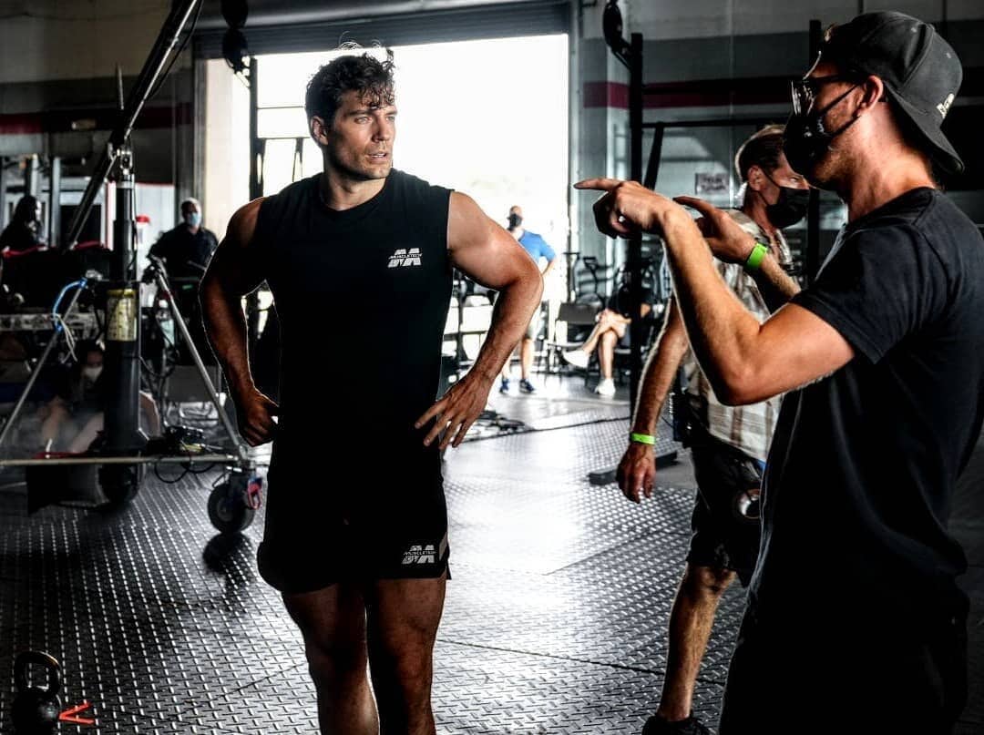 henry cavill working out 