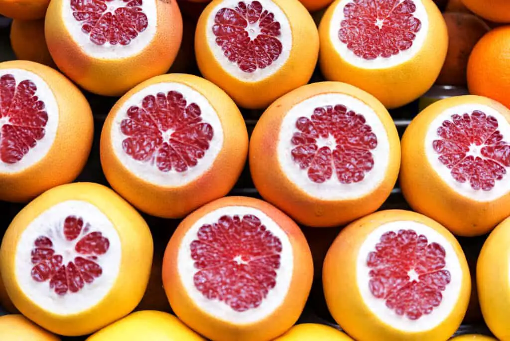 Carbs in Grapefruit: Can It Help You Lose Weight? - Be in shape